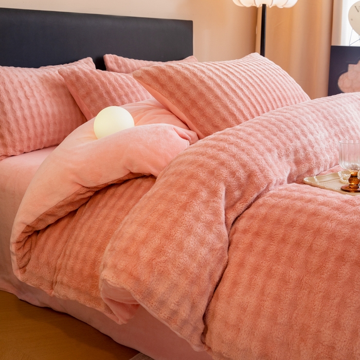 91家纺网 家纺一手货源 找家纺 眠博士 2025新款兔绒牛奶绒加厚保暖四件套-凯瑟琳场景二 凯瑟琳-暖豆沙