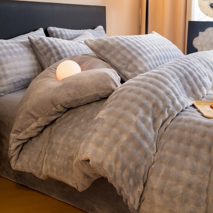 91家纺网 家纺一手货源 找家纺 眠博士 2025新款兔绒牛奶绒加厚保暖四件套-凯瑟琳场景二 凯瑟琳-暖灰