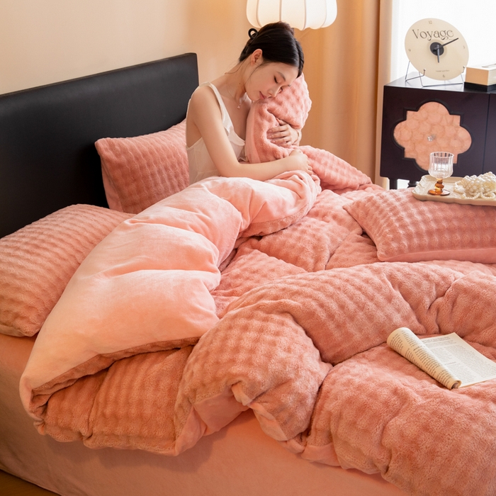 91家纺网 家纺一手货源 找家纺 眠博士 2025新款兔绒牛奶绒加厚保暖四件套-凯瑟琳场景二 凯瑟琳-暖豆沙