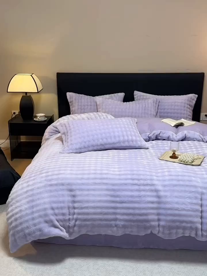 91家纺网 家纺一手货源 找家纺 眠博士 2025新款兔绒牛奶绒加厚保暖四件套-凯瑟琳场景二 凯瑟琳-暖紫