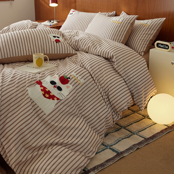 91家纺网 家纺一手货源 找家纺 千朵森 2025新款卡通毛巾绣全棉纯棉磨毛四件套 德瑞拉-喵趣