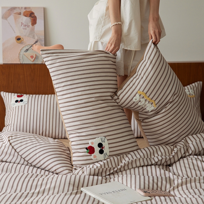 91家纺网 家纺一手货源 找家纺 千朵森 2025新款卡通毛巾绣全棉纯棉磨毛四件套 德瑞拉-喵趣