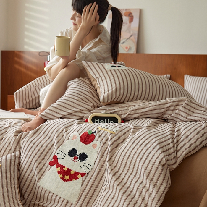 91家纺网 家纺一手货源 找家纺 千朵森 2025新款卡通毛巾绣全棉纯棉磨毛四件套 德瑞拉-喵趣