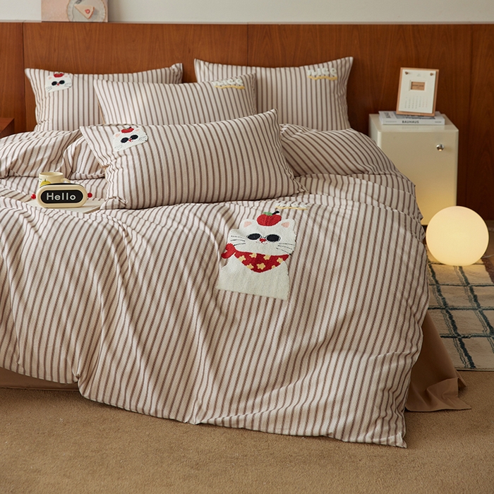 91家纺网 家纺一手货源 找家纺 千朵森 2025新款卡通毛巾绣全棉纯棉磨毛四件套 德瑞拉-喵趣