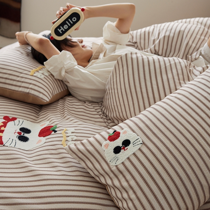 91家纺网 家纺一手货源 找家纺 千朵森 2025新款卡通毛巾绣全棉纯棉磨毛四件套 德瑞拉-喵趣