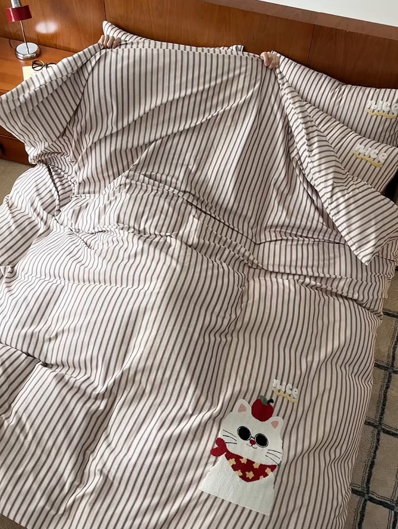 91家纺网 家纺一手货源 找家纺 千朵森 2025新款卡通毛巾绣全棉纯棉磨毛四件套 德瑞拉-喵趣