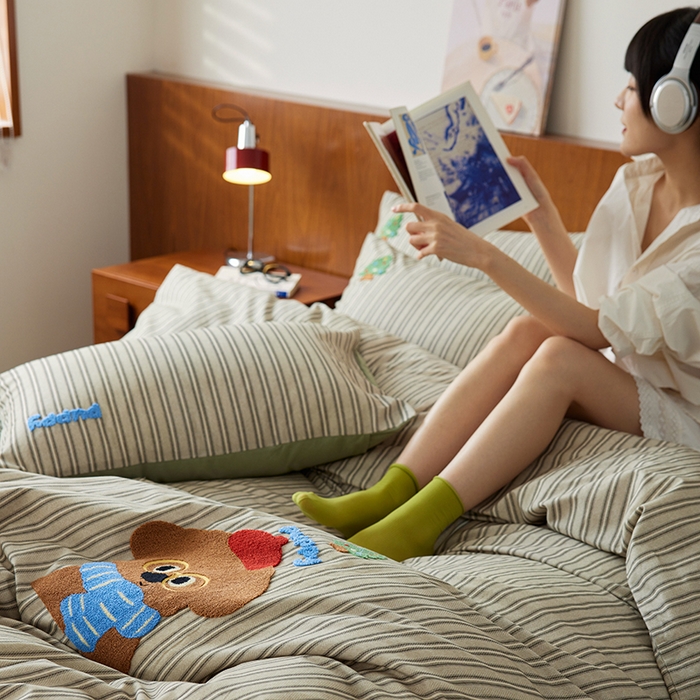 91家纺网 家纺一手货源 找家纺 千朵森 2025新款卡通毛巾绣全棉纯棉磨毛四件套 德瑞拉-汪趣