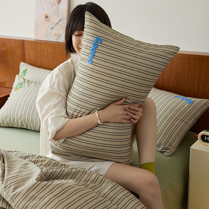 91家纺网 家纺一手货源 找家纺 千朵森 2025新款卡通毛巾绣全棉纯棉磨毛四件套 德瑞拉-汪趣