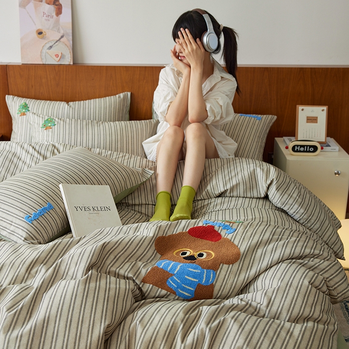 91家纺网 家纺一手货源 找家纺 千朵森 2025新款卡通毛巾绣全棉纯棉磨毛四件套 德瑞拉-汪趣