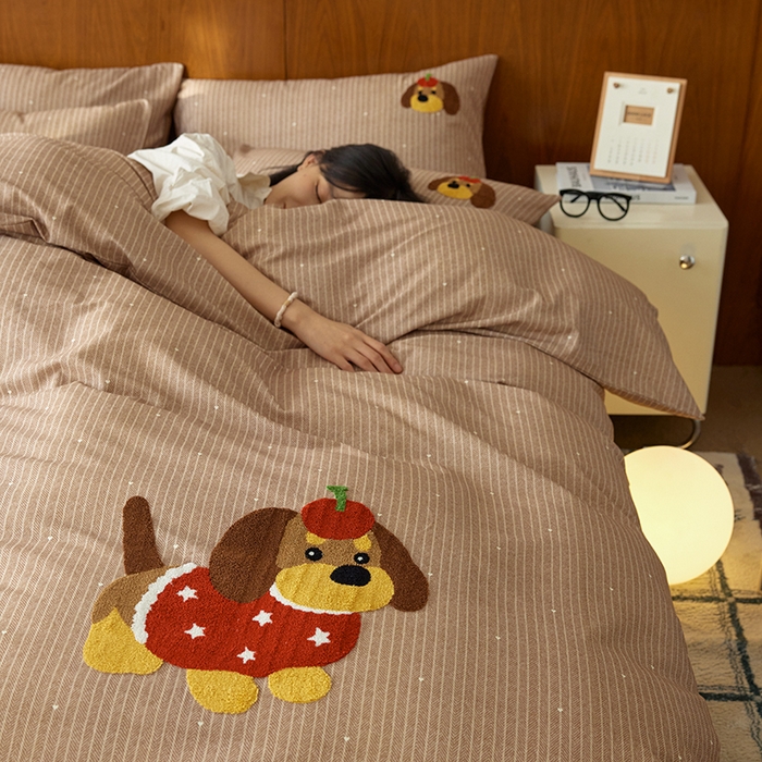 91家纺网 家纺一手货源 找家纺 千朵森 2025新款卡通毛巾绣全棉纯棉磨毛四件套 德瑞拉-小迪