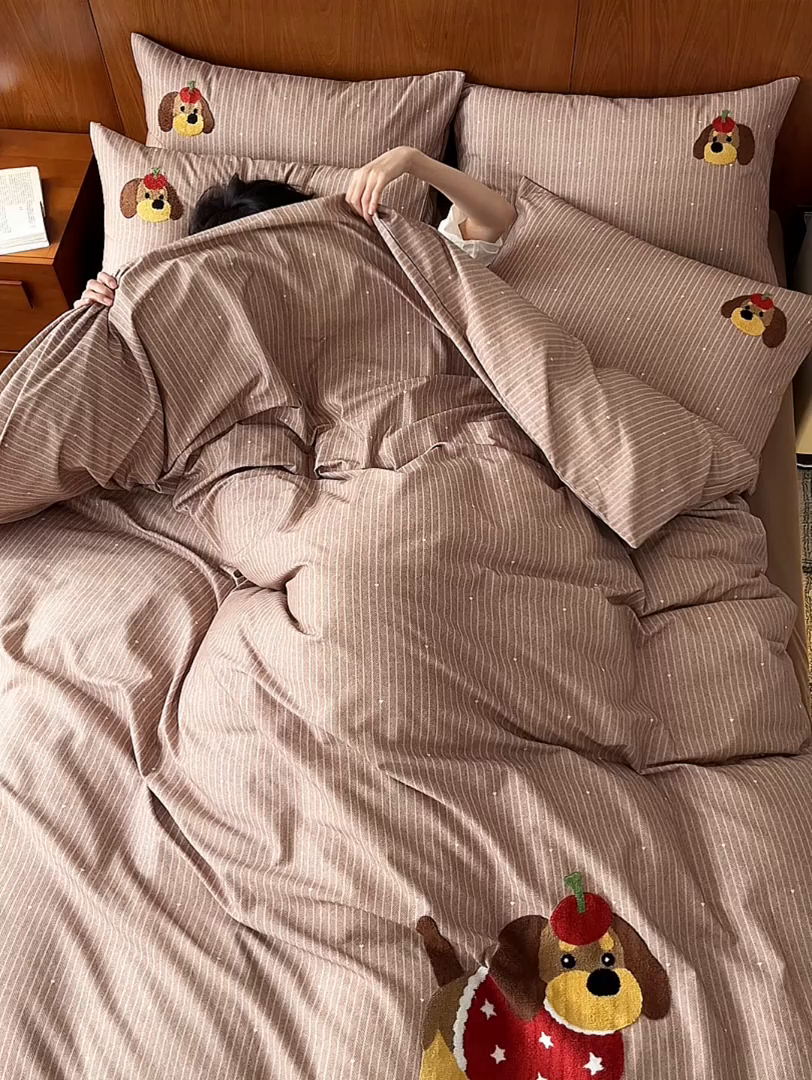 91家纺网 家纺一手货源 找家纺 千朵森 2025新款卡通毛巾绣全棉纯棉磨毛四件套 德瑞拉-小迪