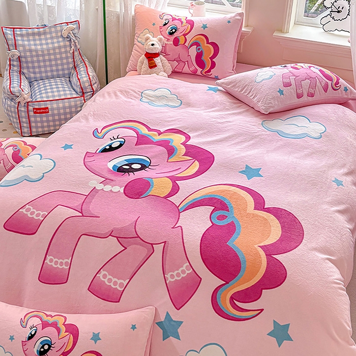 91家纺网 家纺一手货源 找家纺 ds生活馆 2025新款大版高克重双面牛奶绒四件套 开心小马