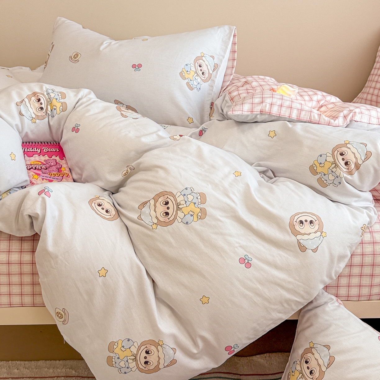 91家纺网 家纺一手货源 找家纺 呗旺鹿 2025新款全棉纯棉大眼娃娃毛巾绣四件套第二波 奶蓝色晚安大眼娃娃