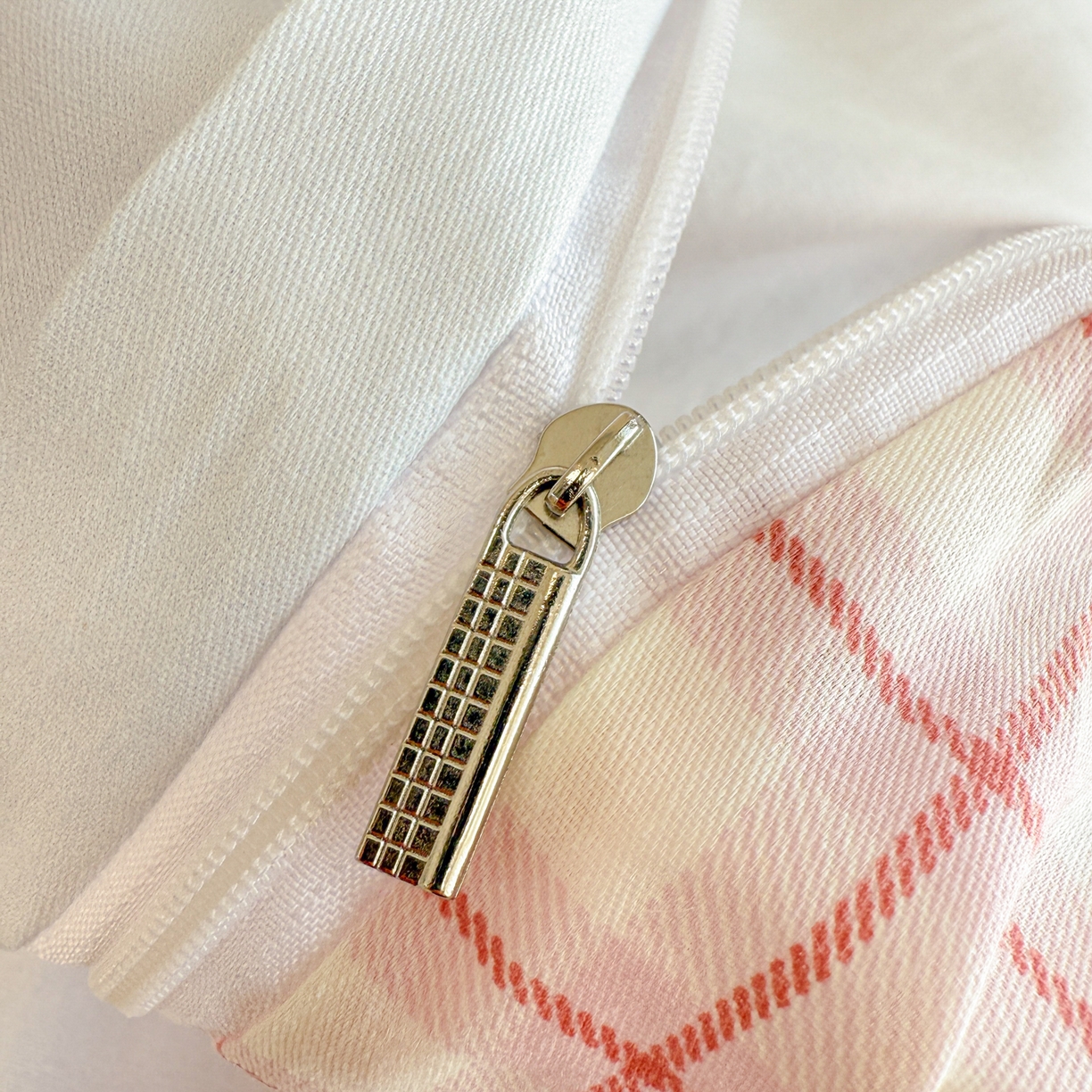 91家纺网 家纺一手货源 找家纺 呗旺鹿 2025新款全棉纯棉大眼娃娃毛巾绣四件套第二波 奶蓝色晚安大眼娃娃