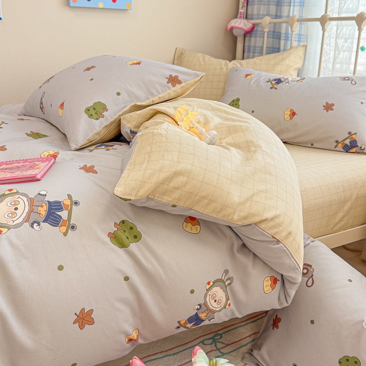 91家纺网 家纺一手货源 找家纺 呗旺鹿 2025新款全棉纯棉大眼娃娃毛巾绣四件套第二波 滑板大眼娃娃