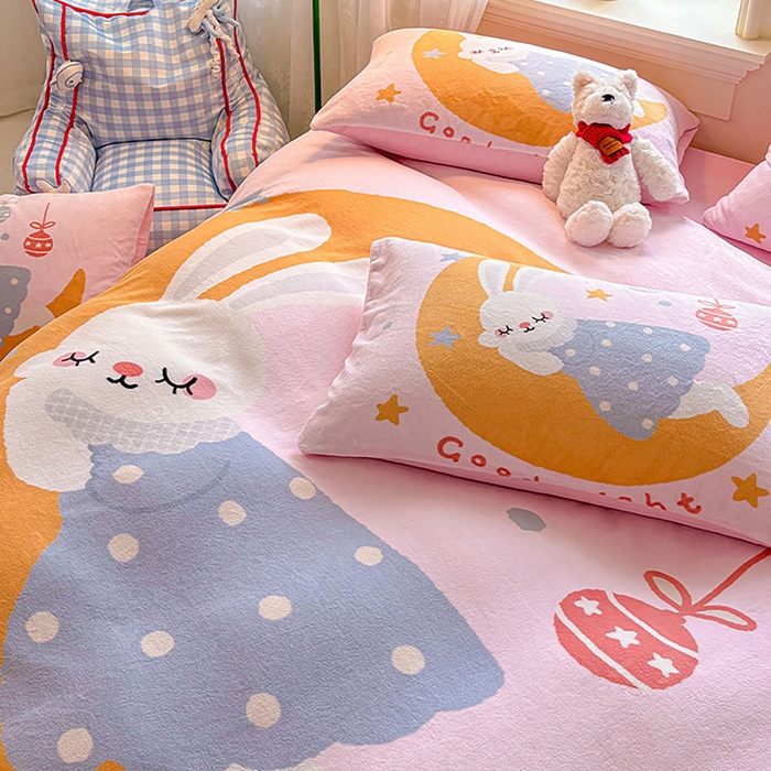 91家纺网 家纺一手货源 找家纺 ds生活馆 2025新款大版高克重双面牛奶绒四件套 月亮兔