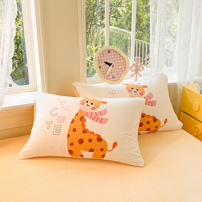 91家纺网 家纺一手货源 找家纺 ds生活馆 2025新款大版高克重双面牛奶绒四件套 长颈鹿