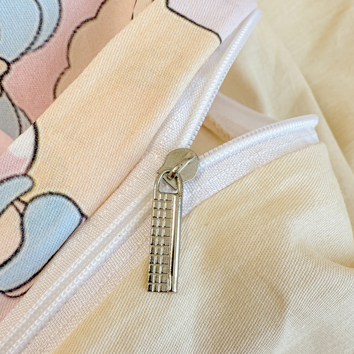 91家纺网 家纺一手货源 找家纺 呗旺鹿 2025新款全棉纯棉大眼娃娃毛巾绣四件套第二波 少女星大眼娃娃