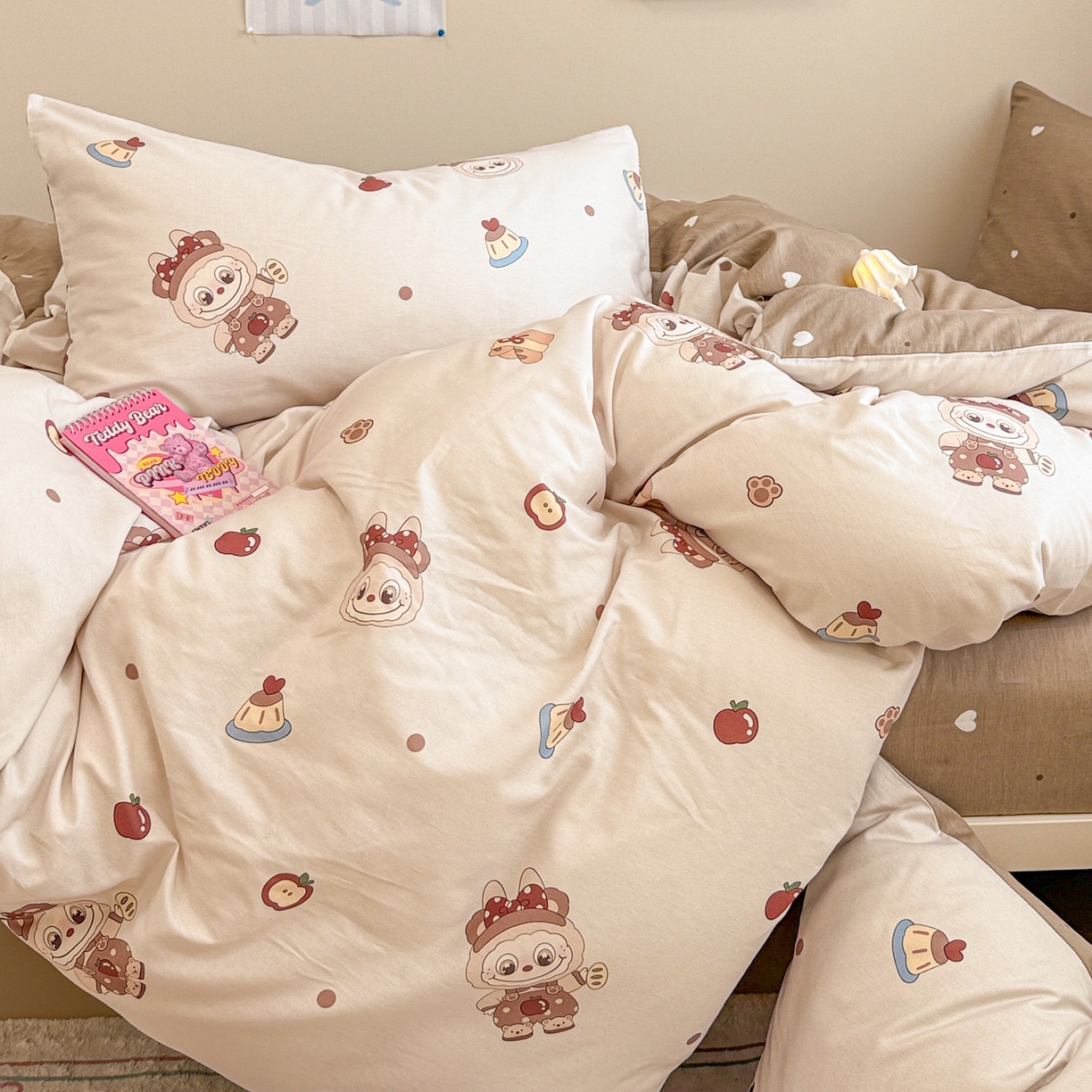 91家纺网 家纺一手货源 找家纺 呗旺鹿 2025新款全棉纯棉大眼娃娃毛巾绣四件套第二波 棕色系面包大眼娃娃