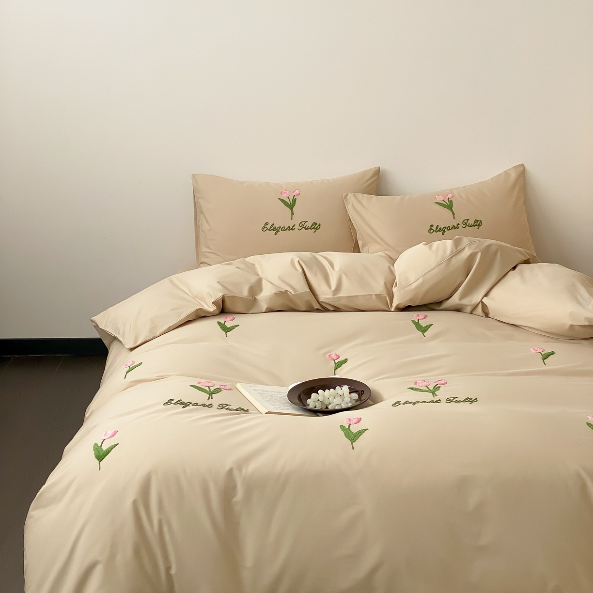 91家纺网 家纺一手货源 找家纺 三味舒屋 2025新款全棉纯棉水洗棉毛巾绣四件套 郁支浪漫-奶杏