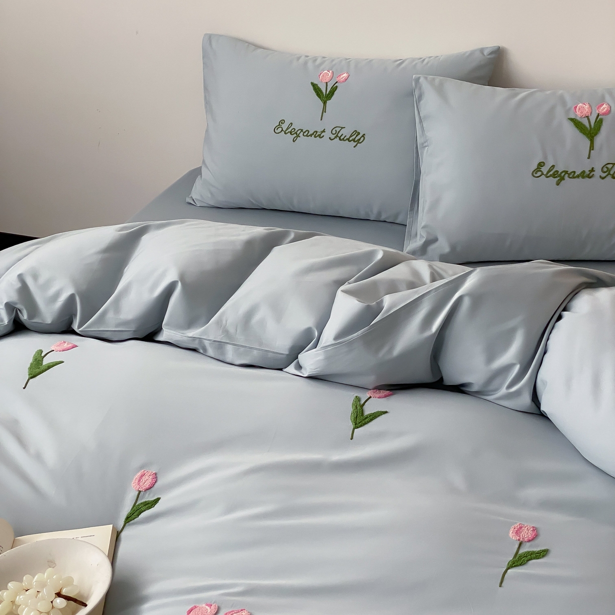 91家纺网 家纺一手货源 找家纺 三味舒屋 2025新款全棉纯棉水洗棉毛巾绣四件套 郁支浪漫-兰