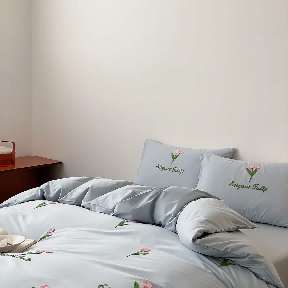 91家纺网 家纺一手货源 找家纺 三味舒屋 2025新款全棉纯棉水洗棉毛巾绣四件套 郁支浪漫-兰