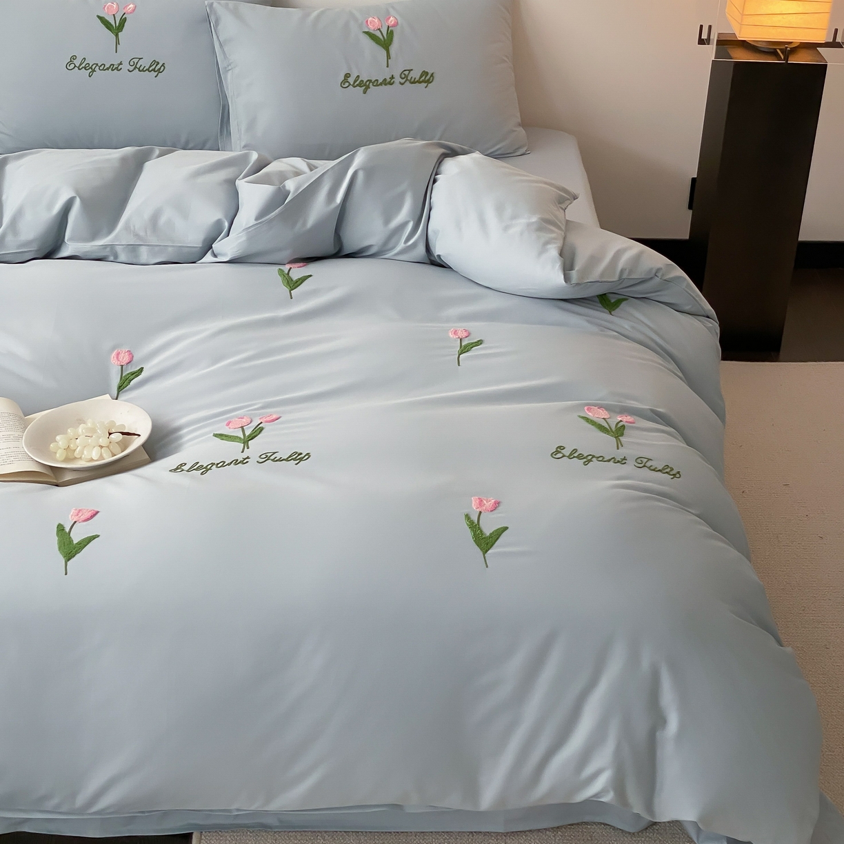 91家纺网 家纺一手货源 找家纺 三味舒屋 2025新款全棉纯棉水洗棉毛巾绣四件套 郁支浪漫-兰