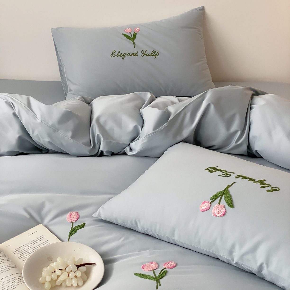 91家纺网 家纺一手货源 找家纺 三味舒屋 2025新款全棉纯棉水洗棉毛巾绣四件套 郁支浪漫-兰