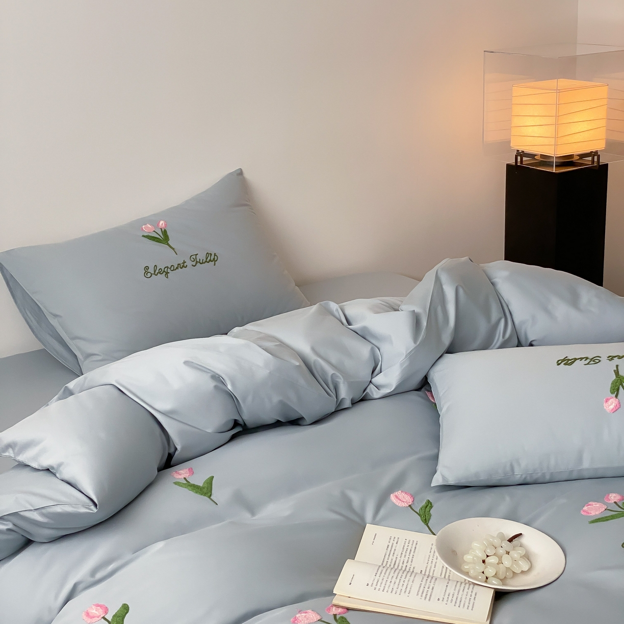 91家纺网 家纺一手货源 找家纺 三味舒屋 2025新款全棉纯棉水洗棉毛巾绣四件套 郁支浪漫-兰