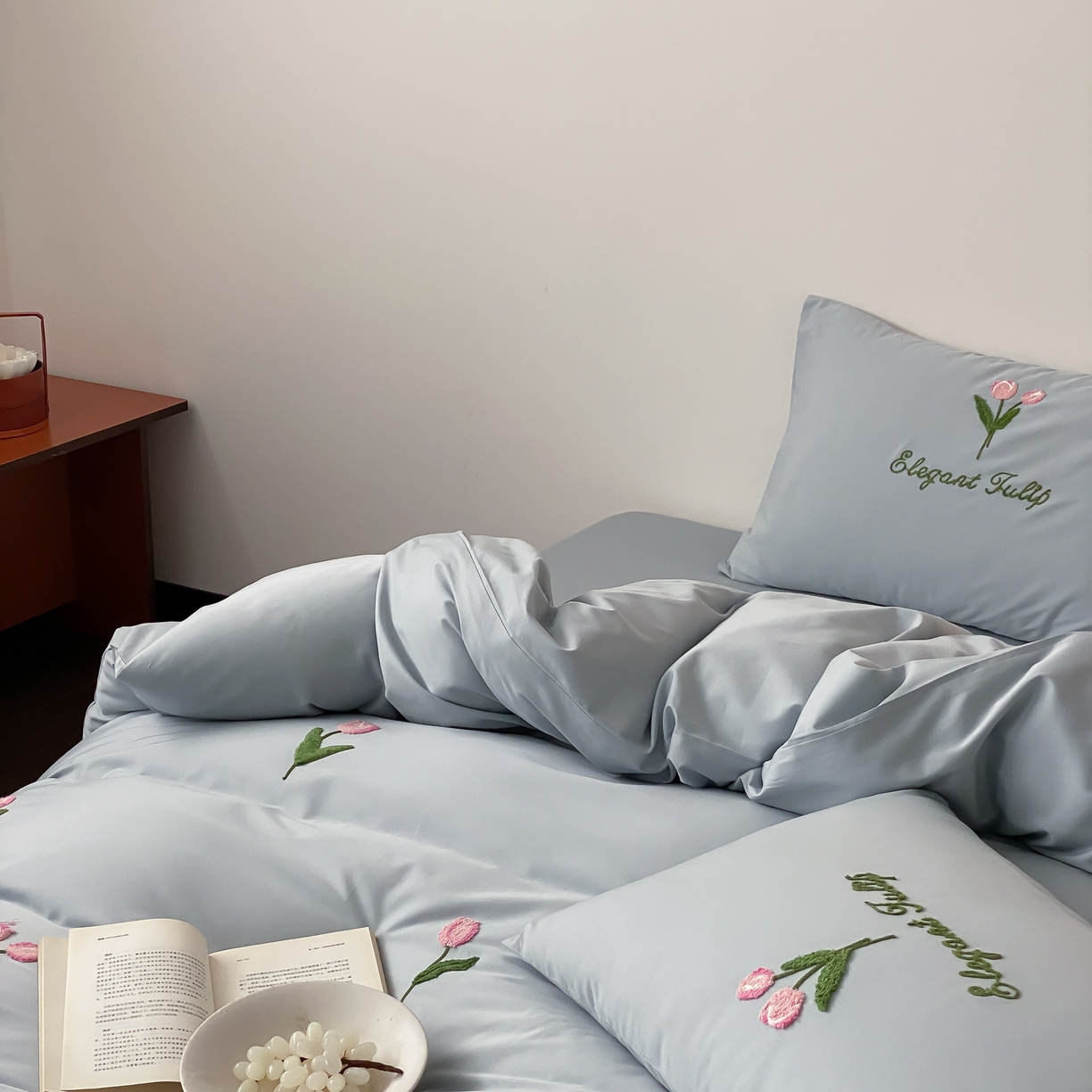 91家纺网 家纺一手货源 找家纺 三味舒屋 2025新款全棉纯棉水洗棉毛巾绣四件套 郁支浪漫-兰