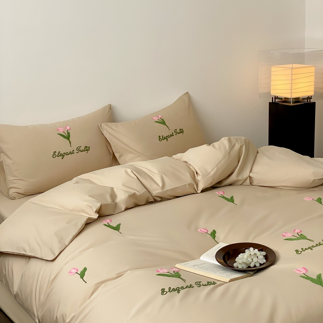 91家纺网 家纺一手货源 找家纺 三味舒屋 2025新款全棉纯棉水洗棉毛巾绣四件套 郁支浪漫-奶杏