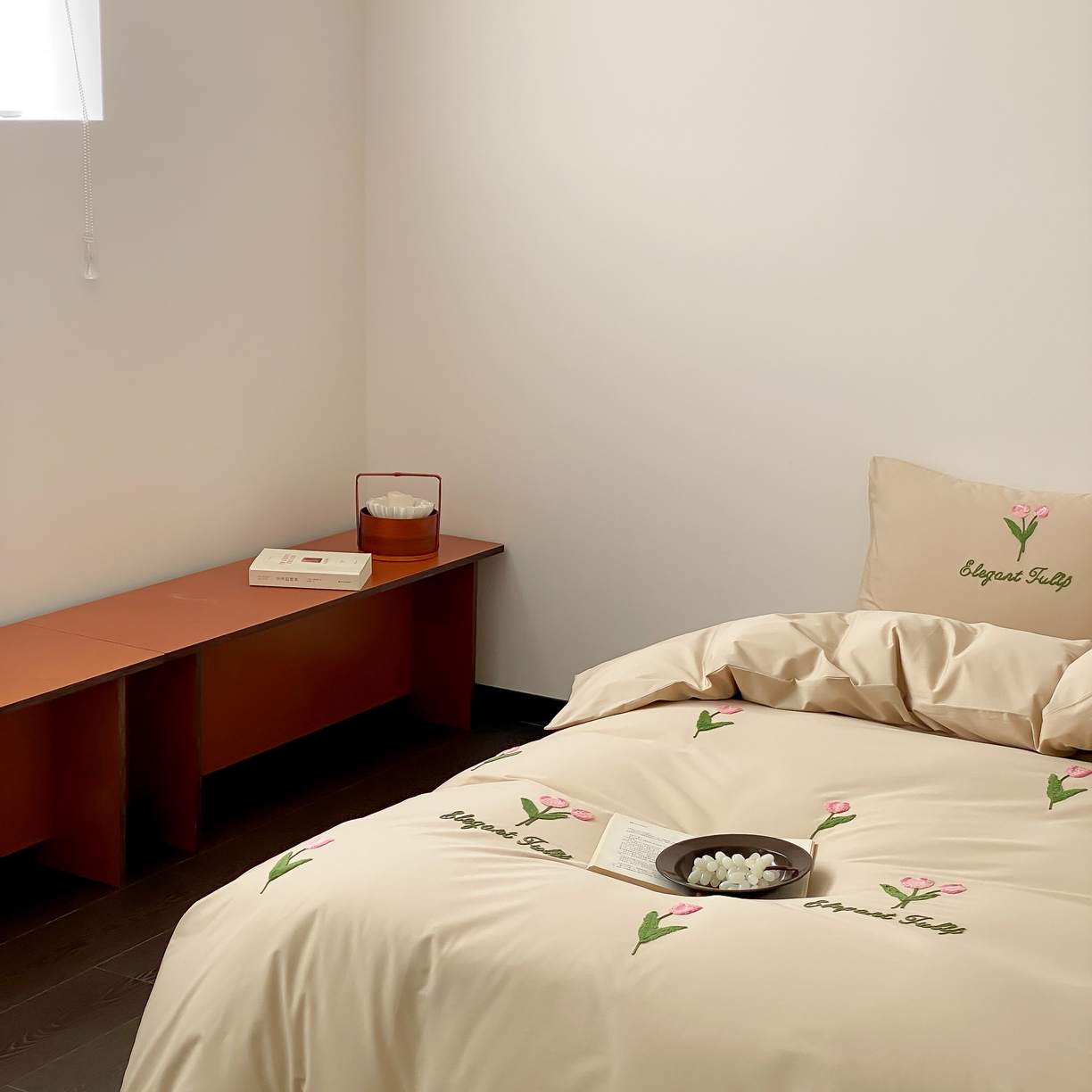 91家纺网 家纺一手货源 找家纺 三味舒屋 2025新款全棉纯棉水洗棉毛巾绣四件套 郁支浪漫-奶杏