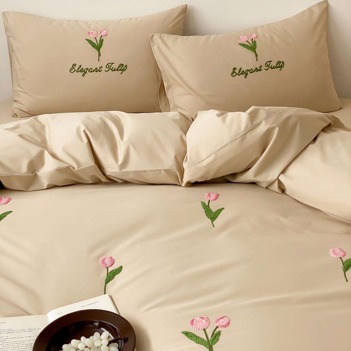 91家纺网 家纺一手货源 找家纺 三味舒屋 2025新款全棉纯棉水洗棉毛巾绣四件套 郁支浪漫-奶杏