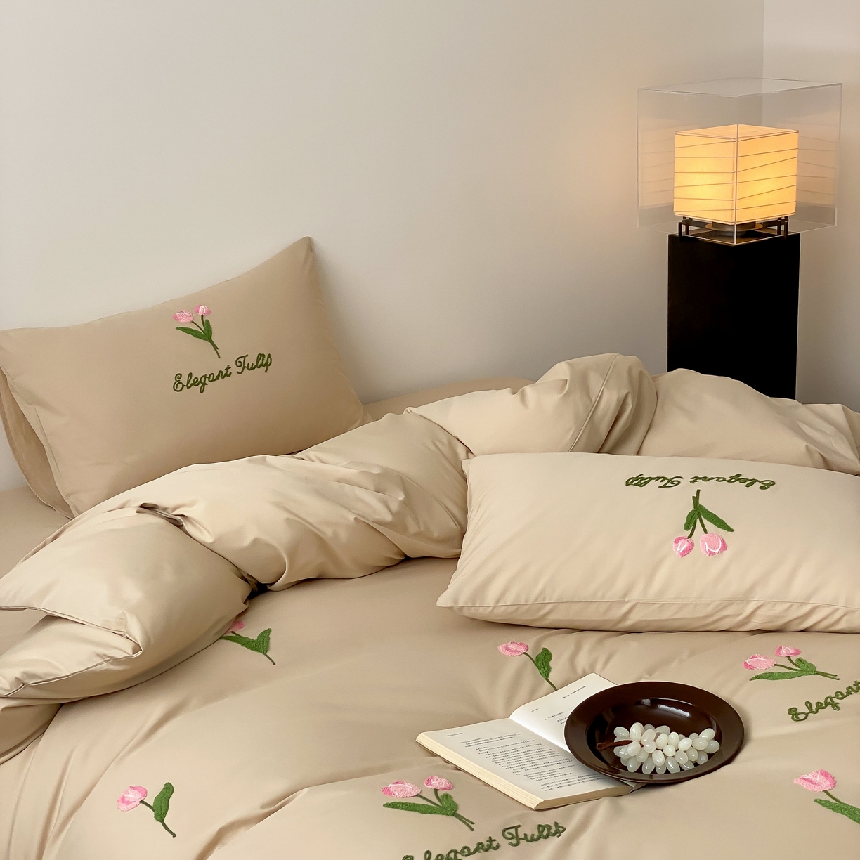 91家纺网 家纺一手货源 找家纺 三味舒屋 2025新款全棉纯棉水洗棉毛巾绣四件套 郁支浪漫-奶杏