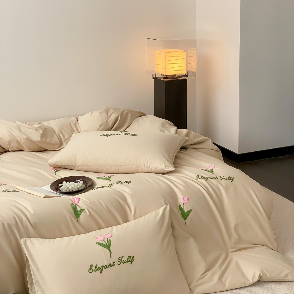 91家纺网 家纺一手货源 找家纺 三味舒屋 2025新款全棉纯棉水洗棉毛巾绣四件套 郁支浪漫-奶杏