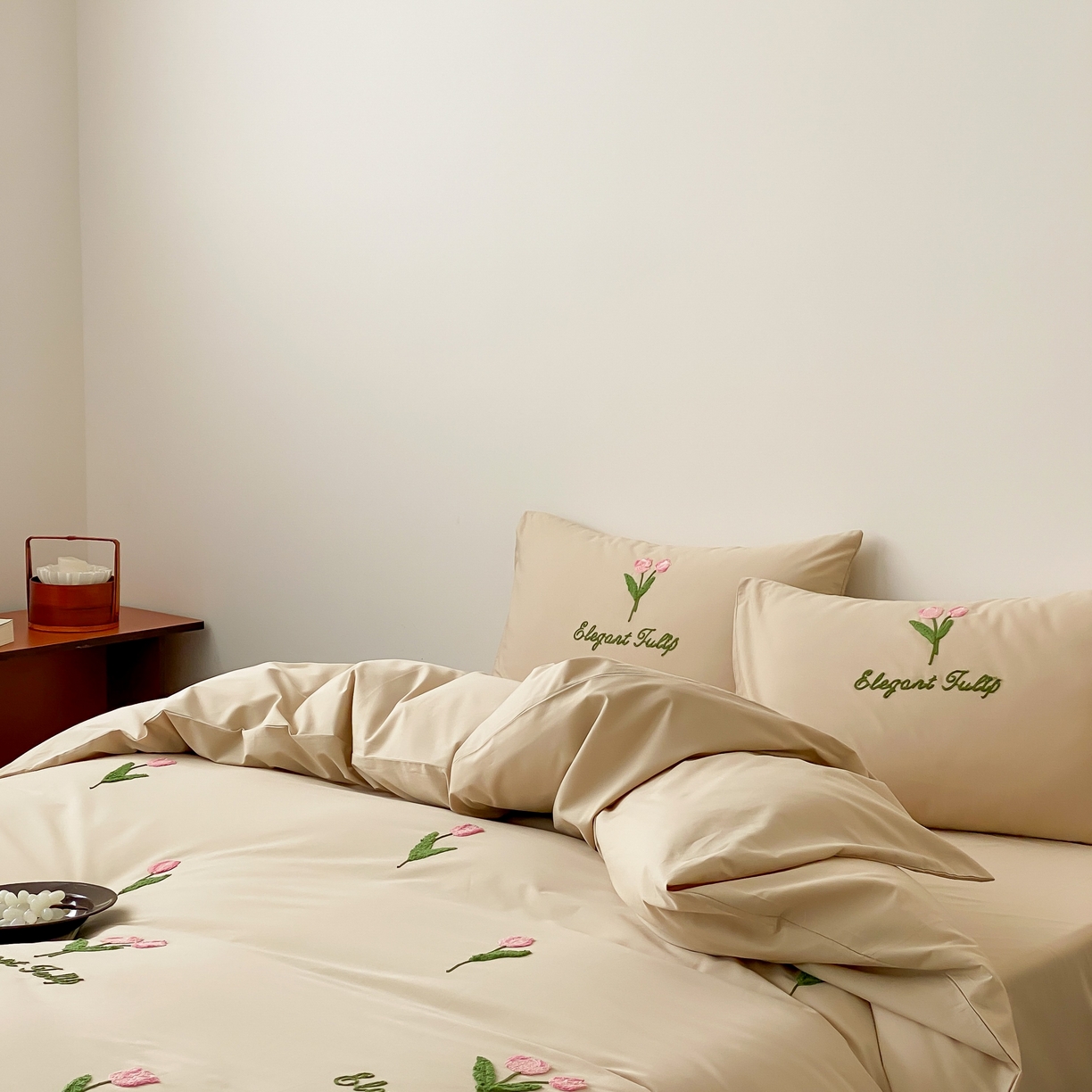 91家纺网 家纺一手货源 找家纺 三味舒屋 2025新款全棉纯棉水洗棉毛巾绣四件套 郁支浪漫-奶杏