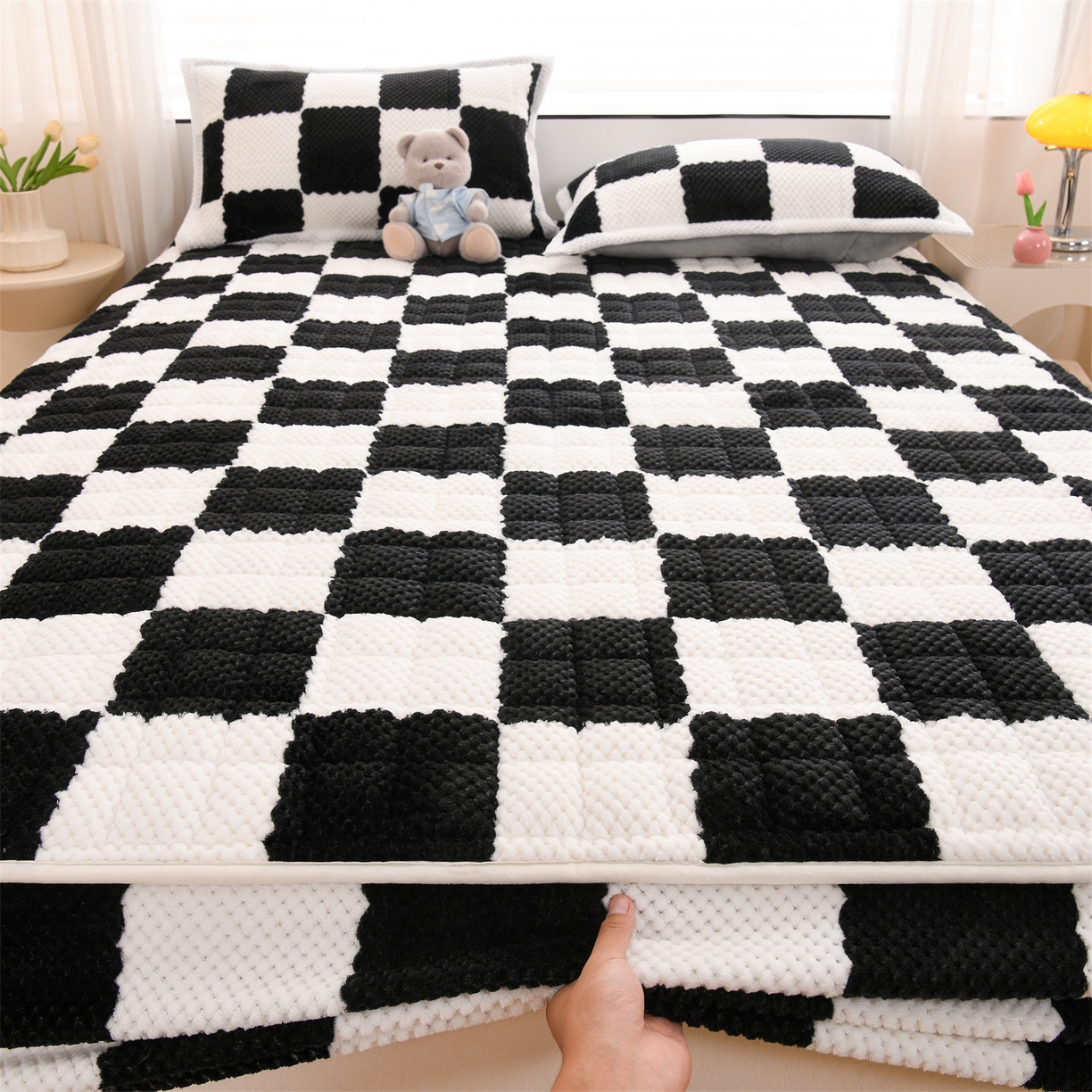 91家纺网 家纺一手货源 找家纺 云木里 2025新款速暖豆豆绒夹棉床笠 黑白