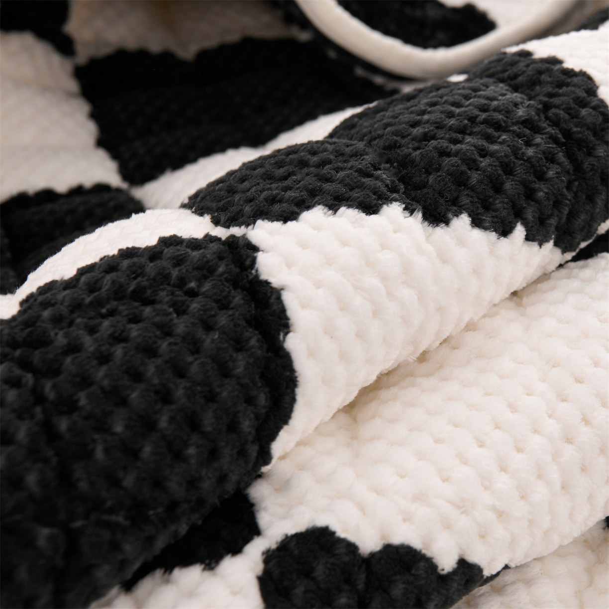 91家纺网 家纺一手货源 找家纺 云木里 2025新款速暖豆豆绒夹棉床笠 黑白