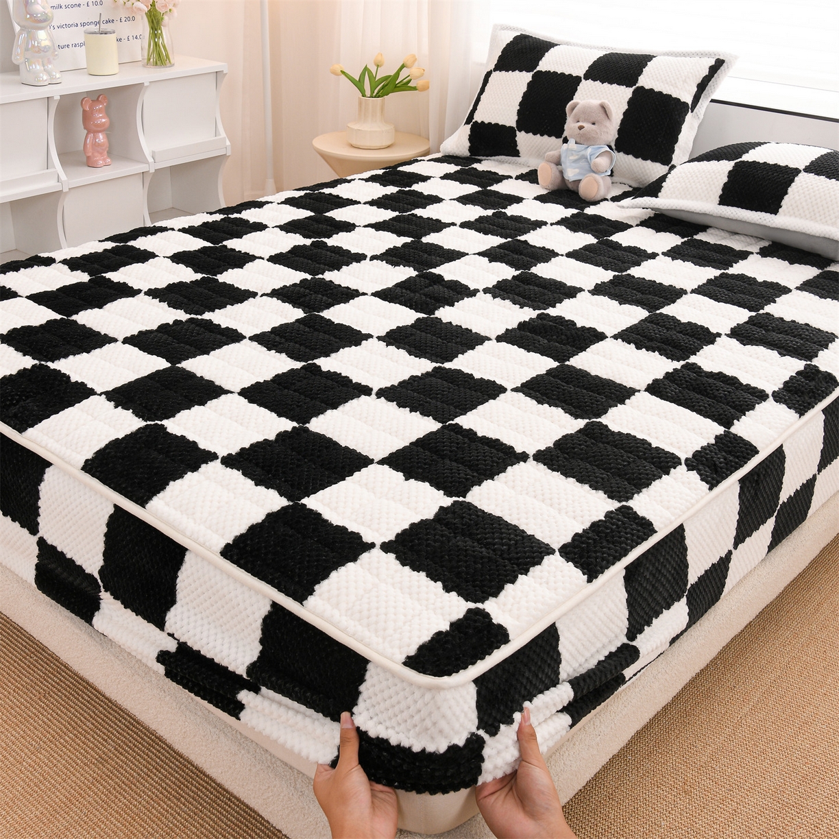 91家纺网 家纺一手货源 找家纺 云木里 2025新款速暖豆豆绒夹棉床笠 黑白