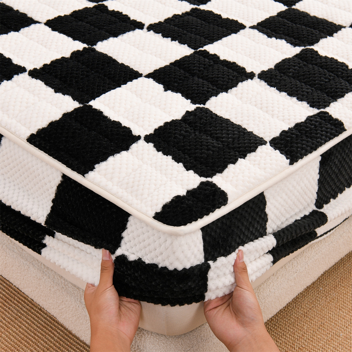 91家纺网 家纺一手货源 找家纺 云木里 2025新款速暖豆豆绒夹棉床笠 黑白