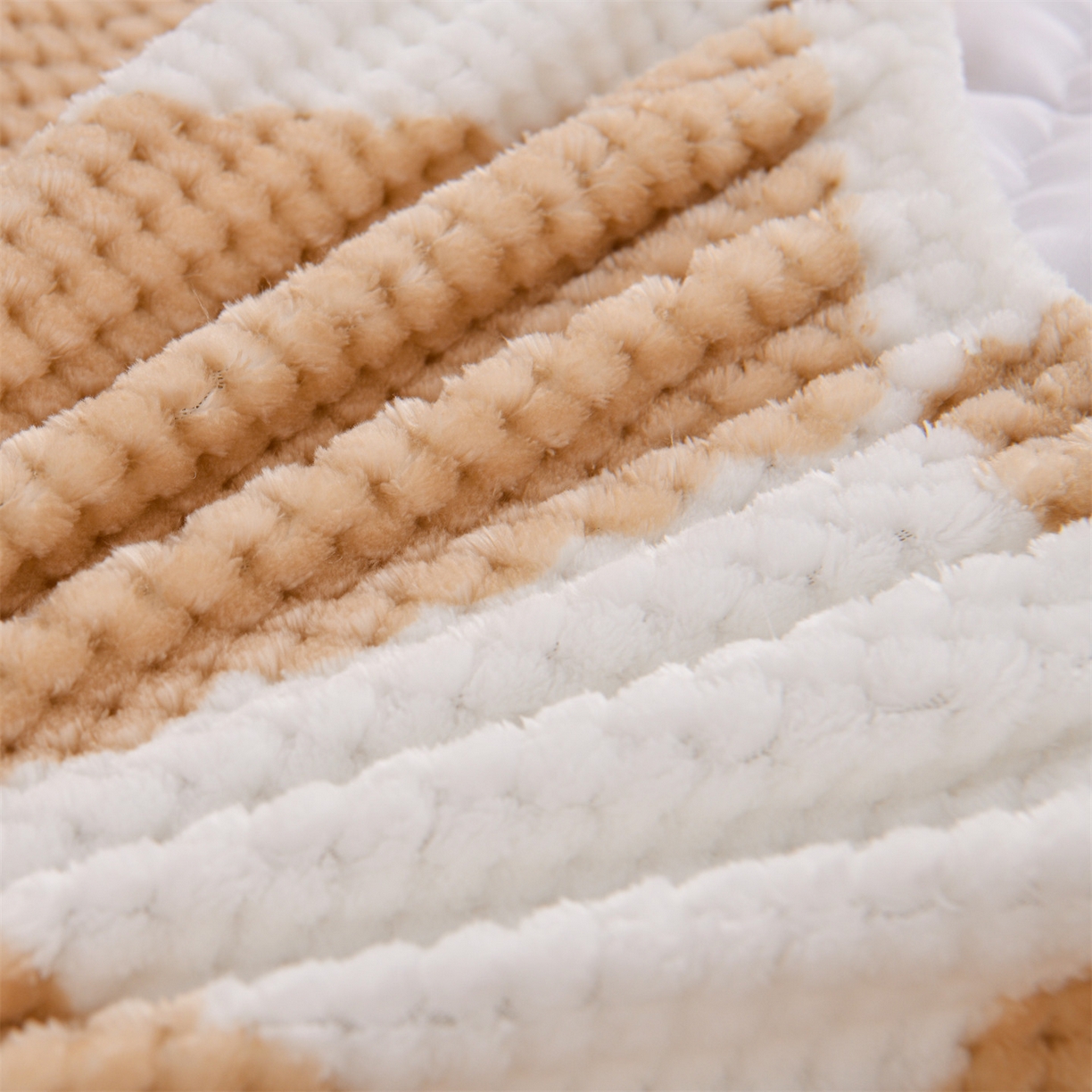 91家纺网 家纺一手货源 找家纺 云木里 2025新款速暖豆豆绒夹棉床笠 卡其