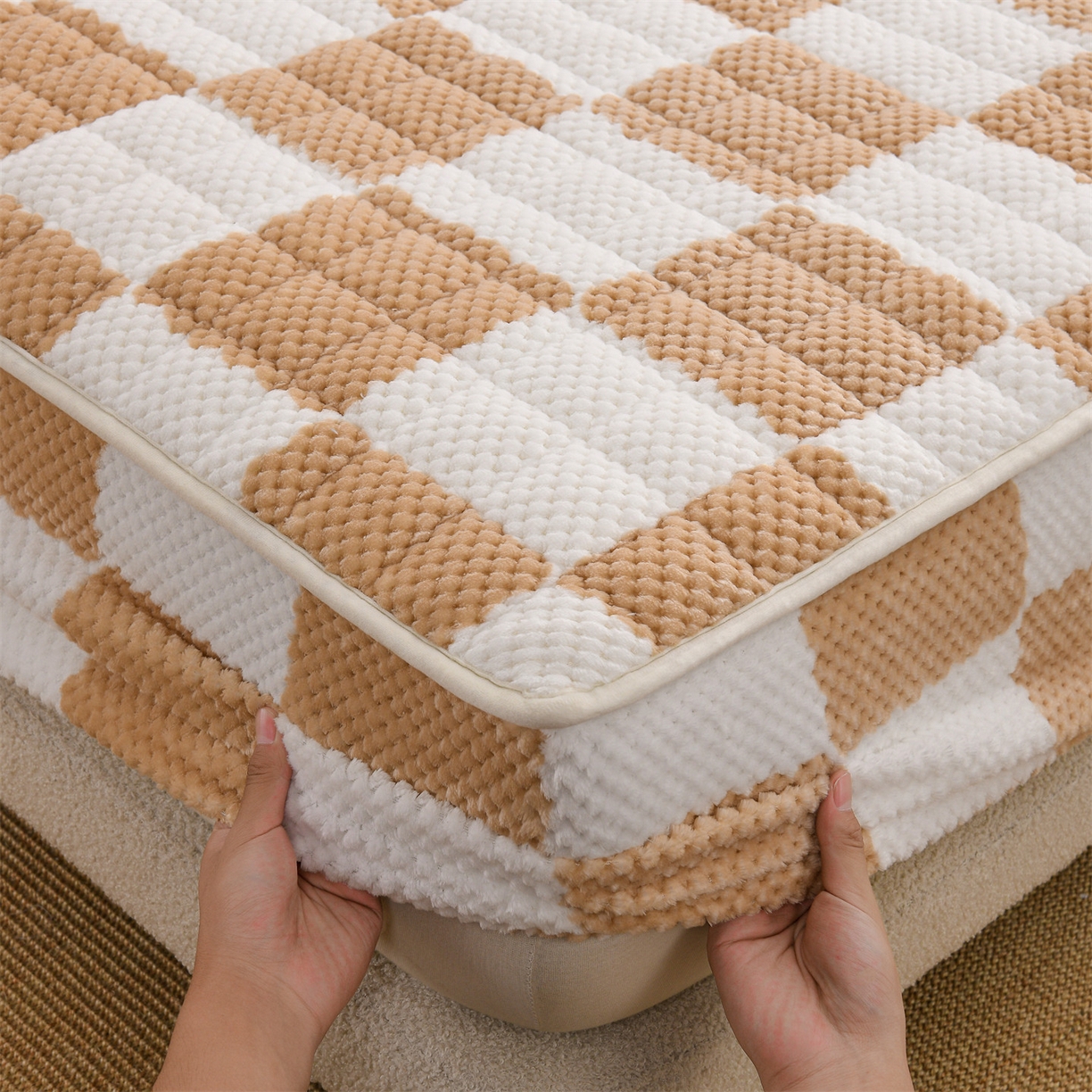 91家纺网 家纺一手货源 找家纺 云木里 2025新款速暖豆豆绒夹棉床笠 卡其