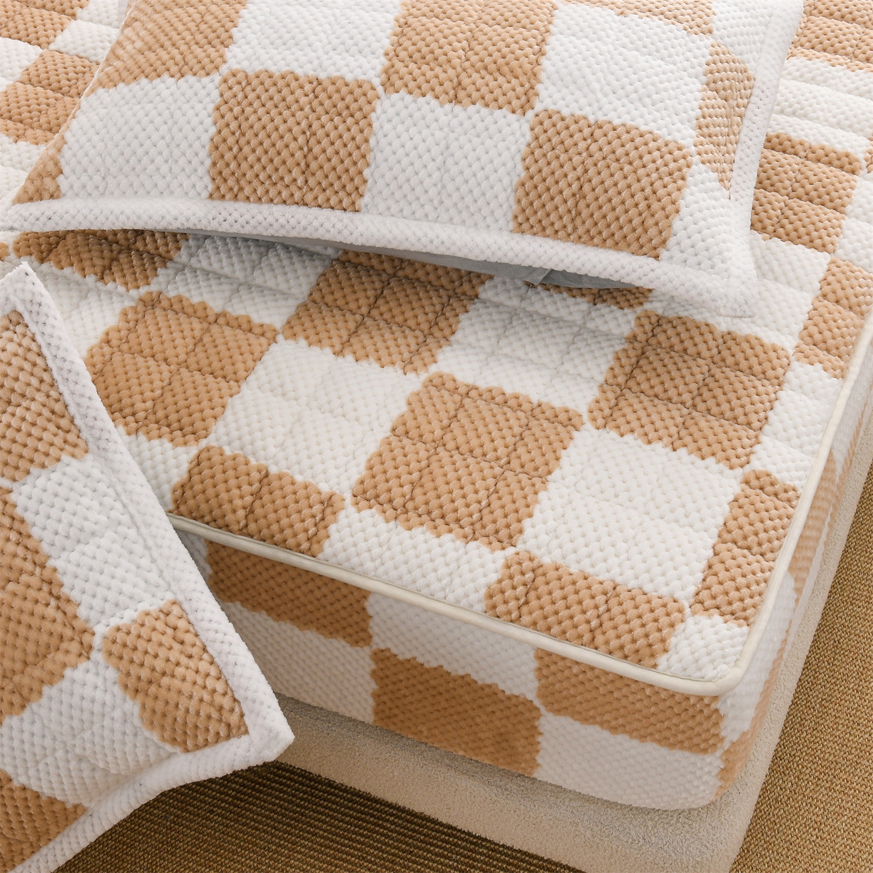 91家纺网 家纺一手货源 找家纺 云木里 2025新款速暖豆豆绒夹棉床笠 卡其