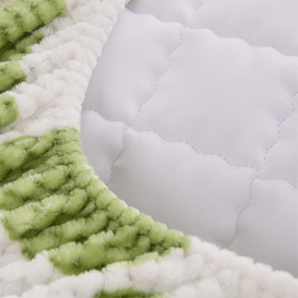 91家纺网 家纺一手货源 找家纺 云木里 2025新款速暖豆豆绒夹棉床笠 抹茶绿