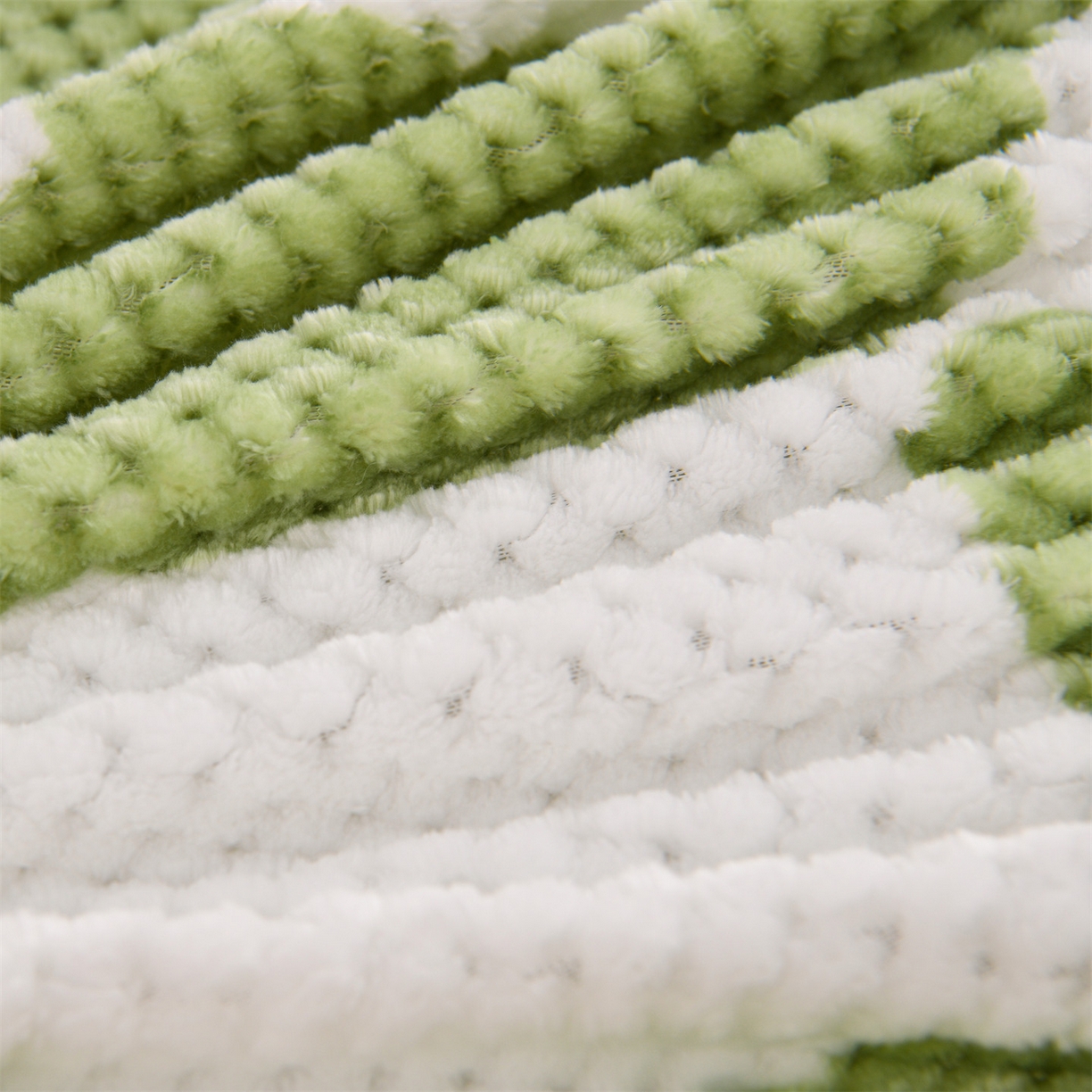 91家纺网 家纺一手货源 找家纺 云木里 2025新款速暖豆豆绒夹棉床笠 抹茶绿