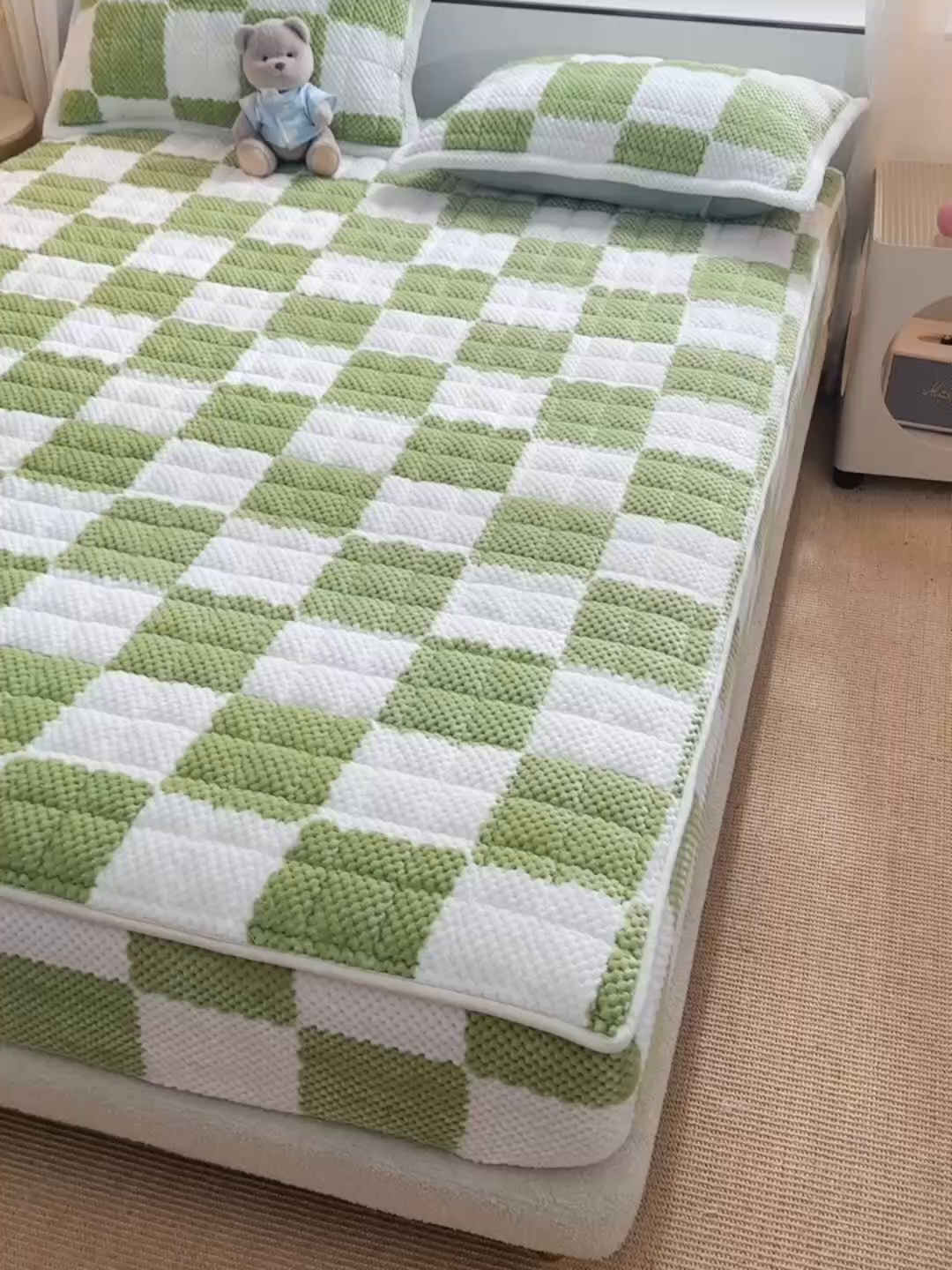 91家纺网 家纺一手货源 找家纺 云木里 2025新款速暖豆豆绒夹棉床笠 抹茶绿