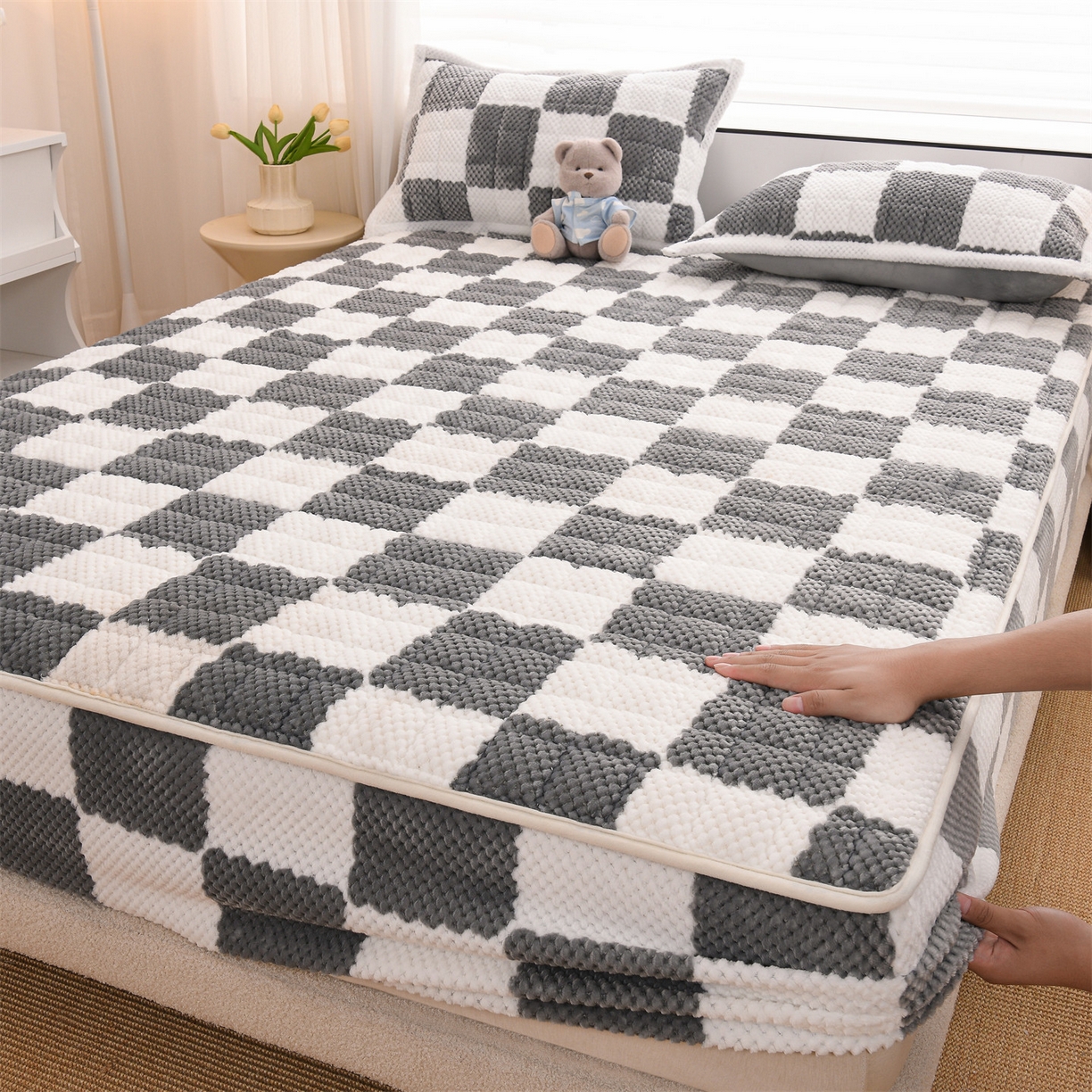 91家纺网 家纺一手货源 找家纺 云木里 2025新款速暖豆豆绒夹棉床笠 浅灰