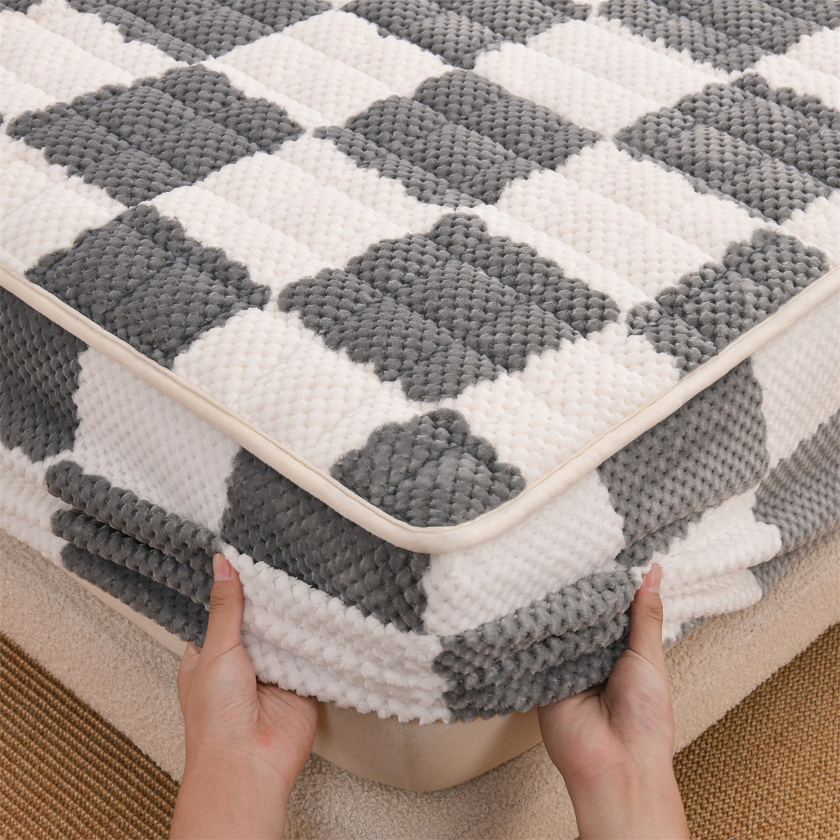 91家纺网 家纺一手货源 找家纺 云木里 2025新款速暖豆豆绒夹棉床笠 浅灰