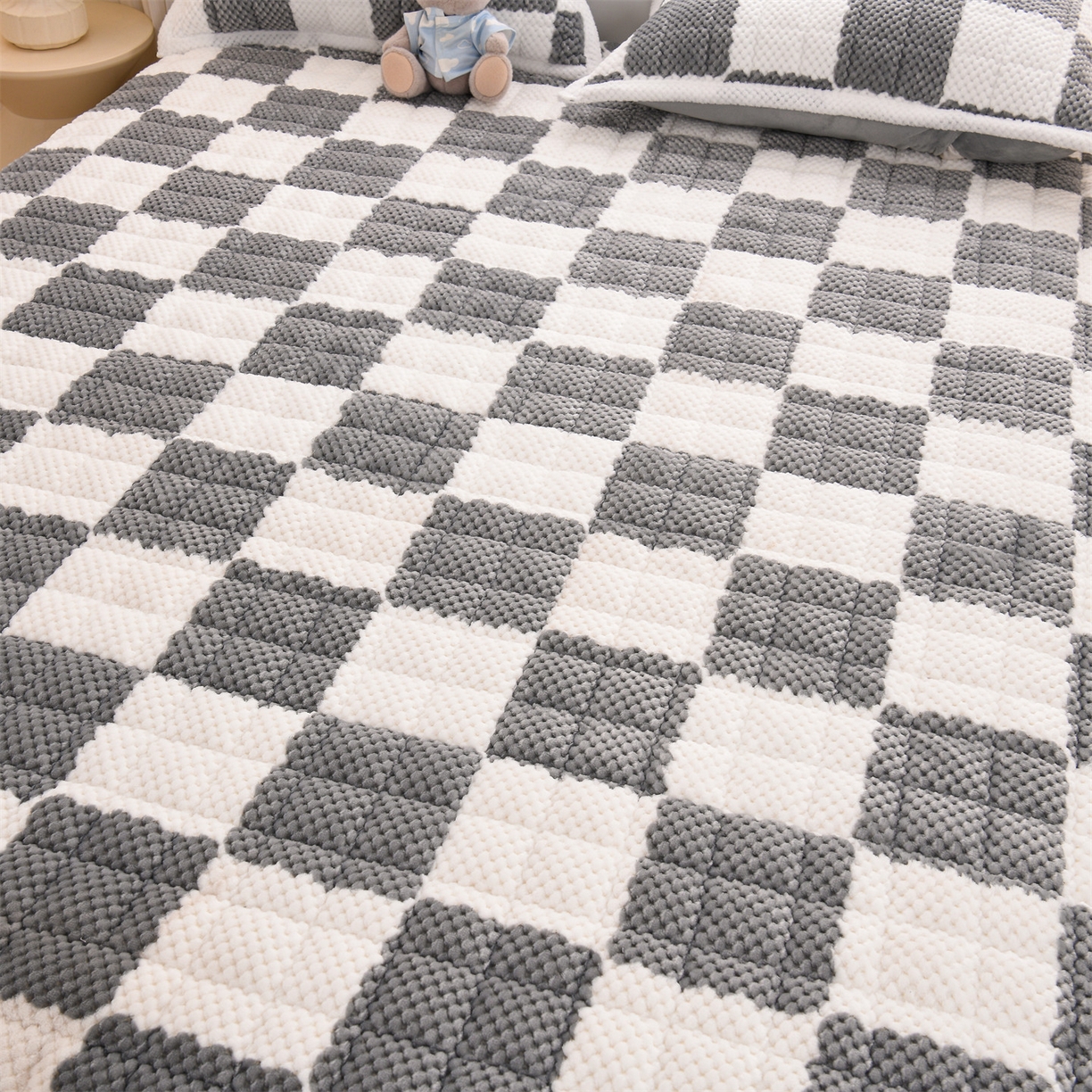 91家纺网 家纺一手货源 找家纺 云木里 2025新款速暖豆豆绒夹棉床笠 浅灰