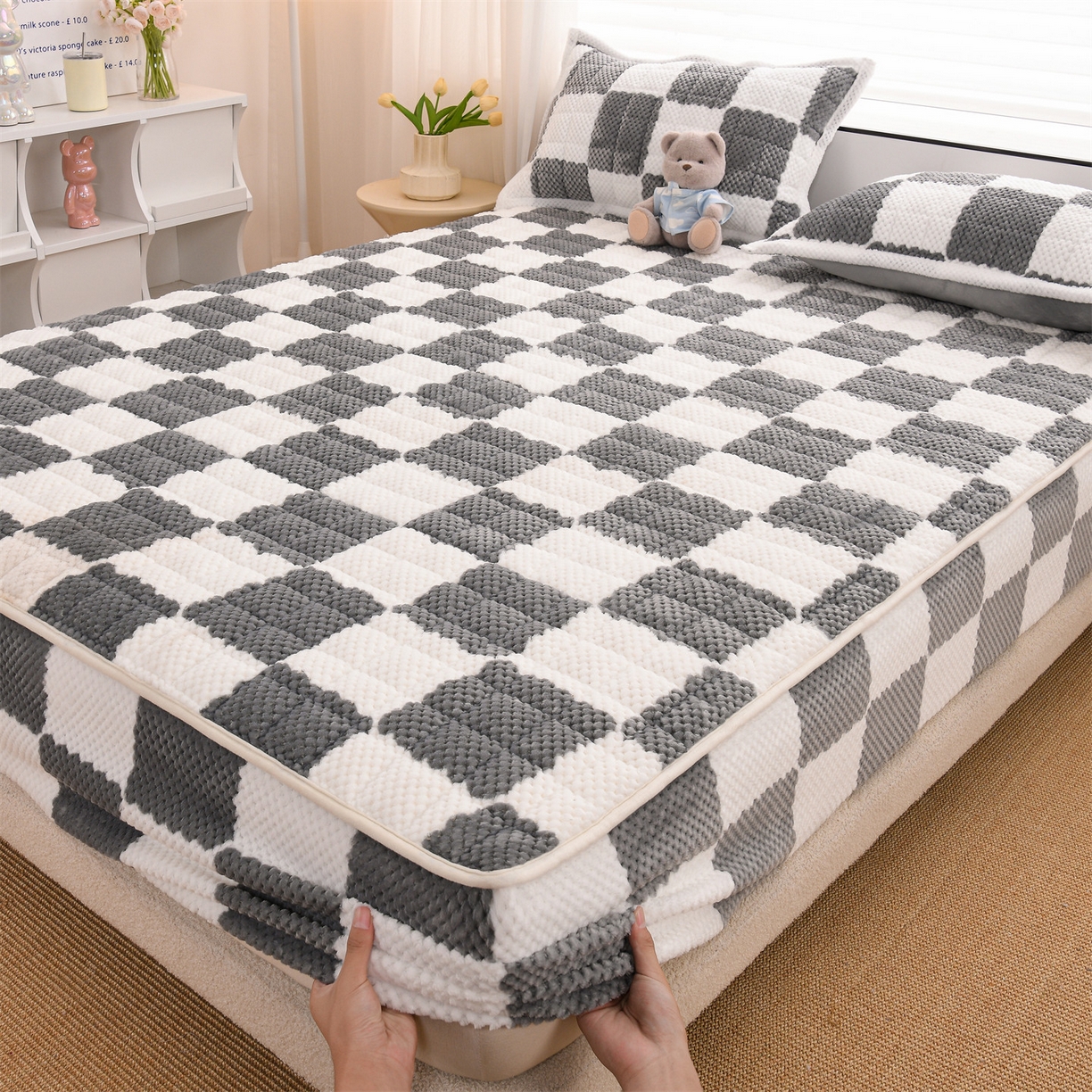 91家纺网 家纺一手货源 找家纺 云木里 2025新款速暖豆豆绒夹棉床笠 浅灰